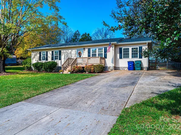 3567 Smithfield Dr NW, Conover, NC 28613