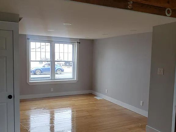 3rd image of 3707 Richmond St