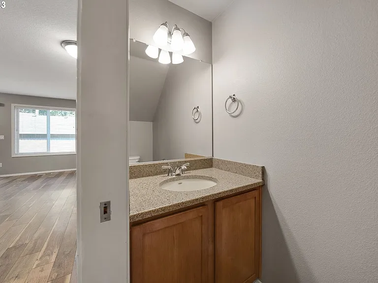 773 N Pine St — Photo 12