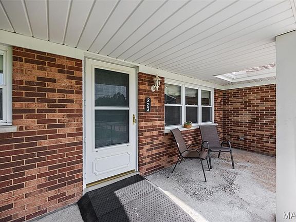 3rd image of 223 Susan Rd