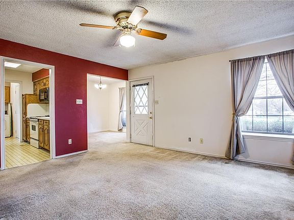 4th image of 1101 Pin Oak Dr