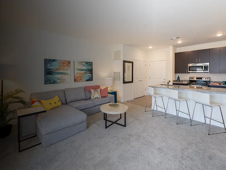 Diamond North Apartments — Photo 10
