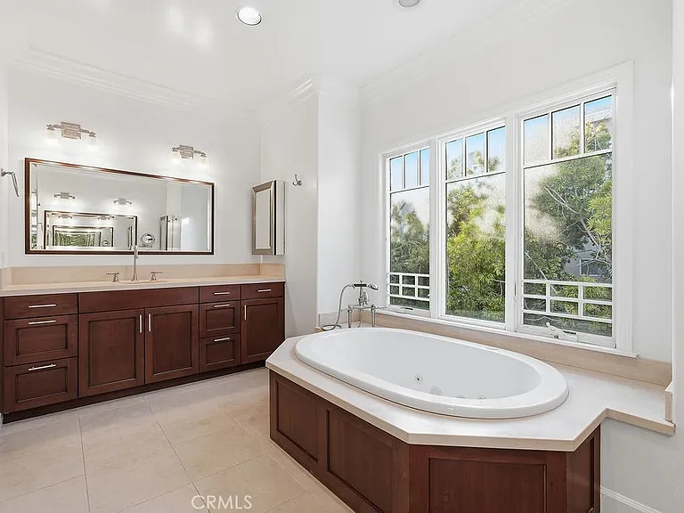 133 Hollister Ave — Photo 31