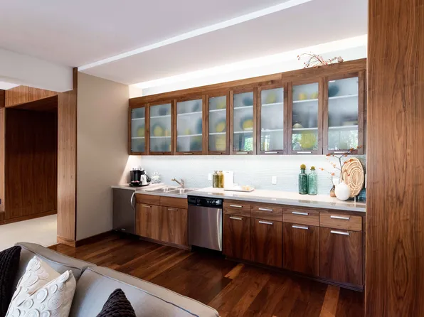 1800 Lake Apartments