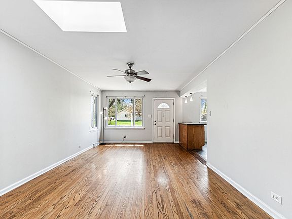 3rd image of 406 W Windsor Ave