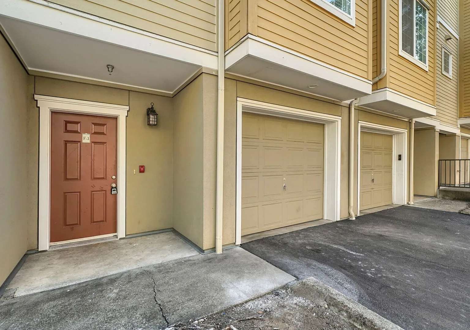 3Bd/2.5Ba Renton Townhome — Photo 2