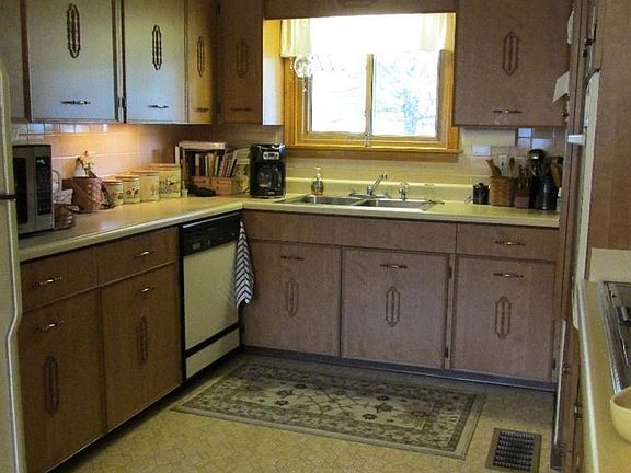 4th image of 15 Teakwood Dr