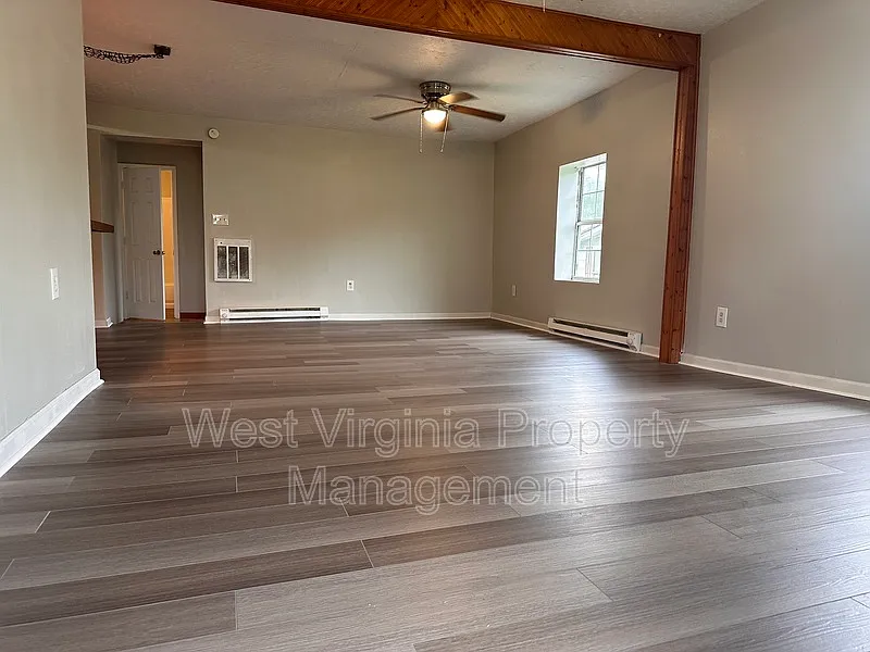 3 bed, 1.0 bath, $1,000 — Photo 3