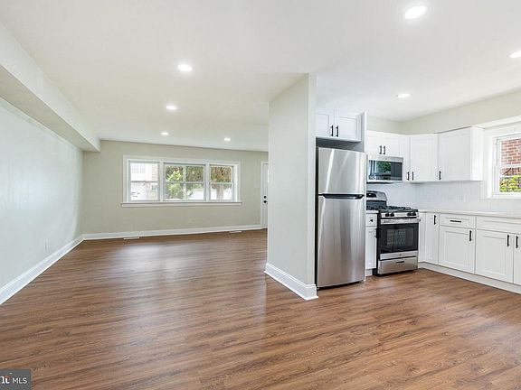 3rd image of 1721 Griffith St