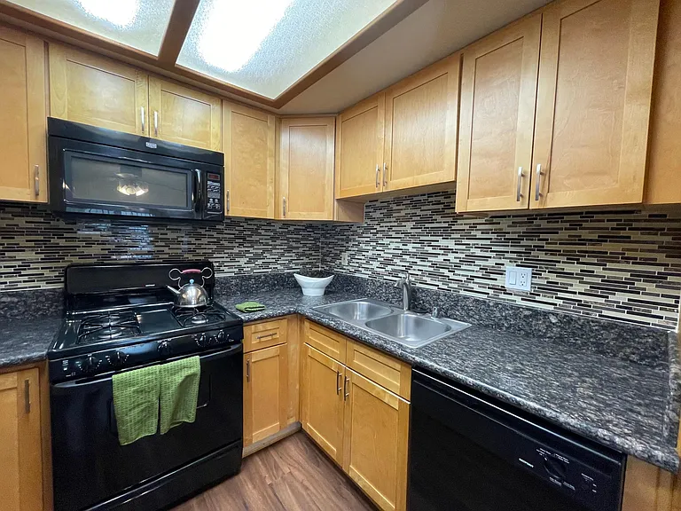 5251 Willowcrest Ave #5 — Photo 6