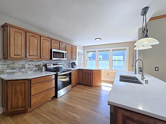4th image of 215 Randall PLACE