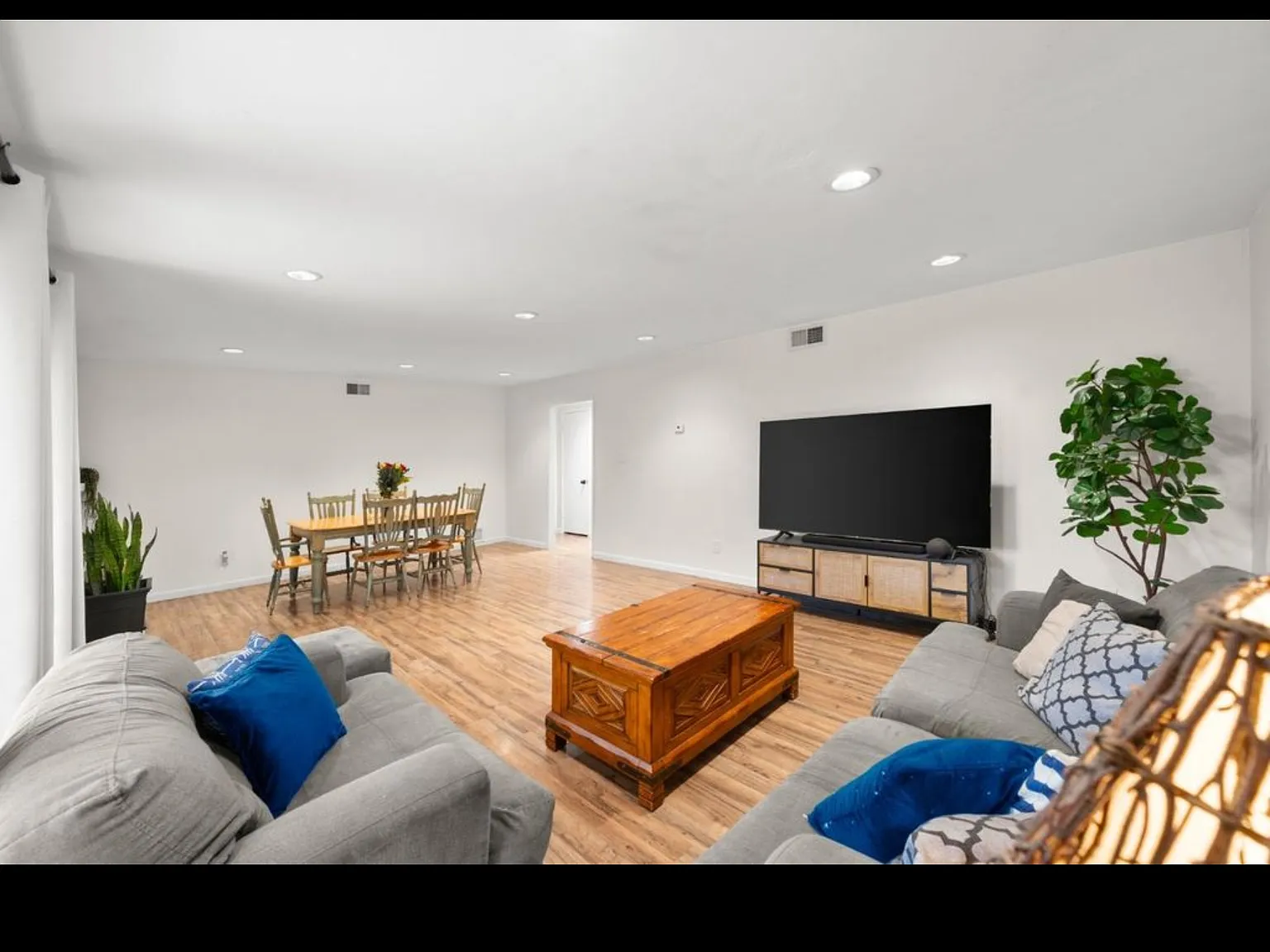 3 bed, 1324 sqft, $2,500 — Photo 2