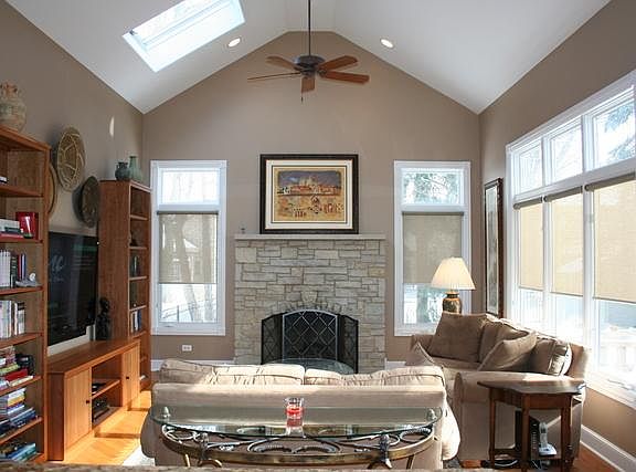 5th image of 305 N Oak St