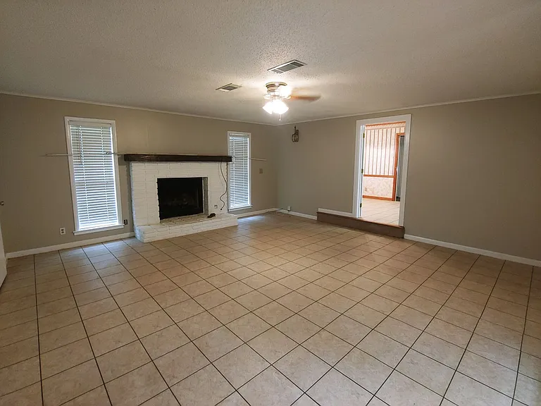 10005 Raymond Dr — Photo 8