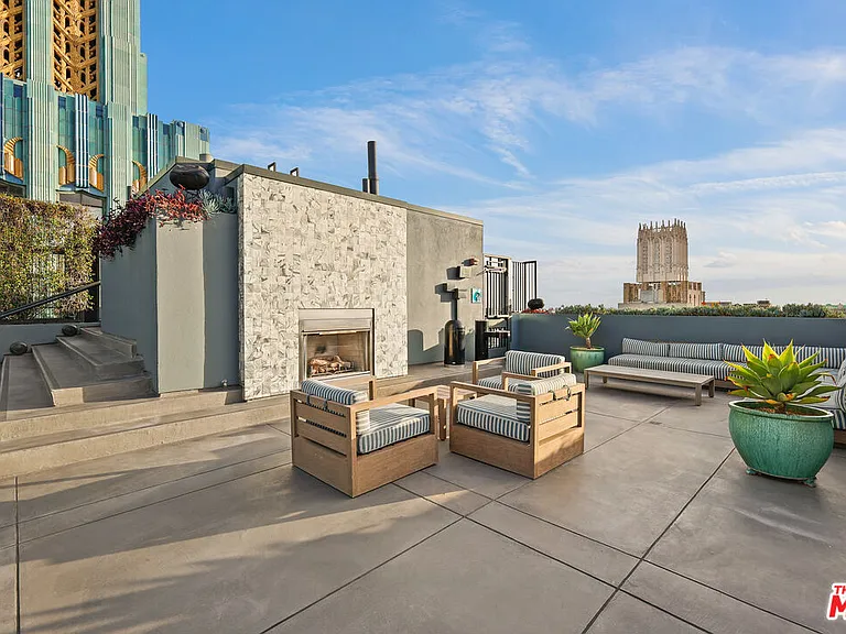 849 S Broadway #M02 — Photo 21