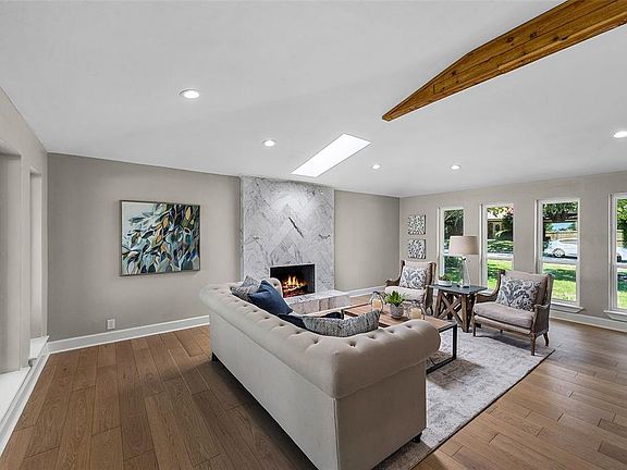 4th image of 2825 Meadowbrook Dr