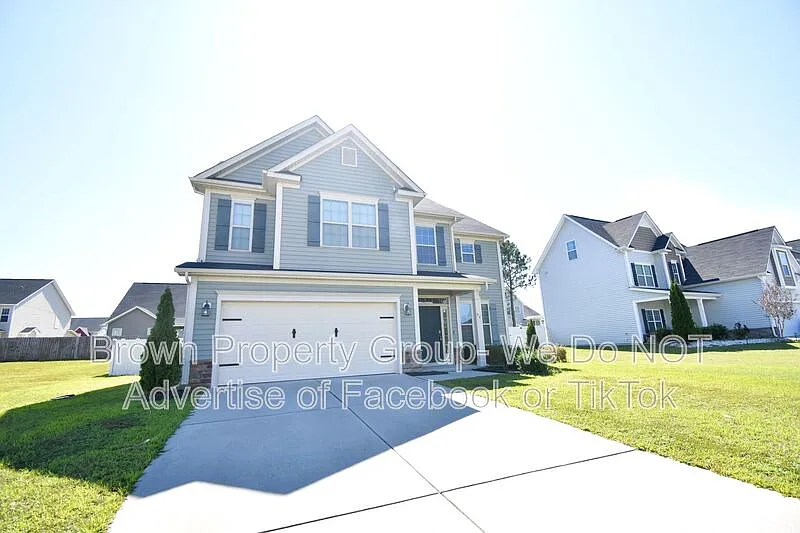 4 bed, 3.0 bath, 2388 sqft, $2,250 — Photo 2