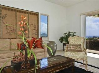 3868 Pokapahu Pl, Honolulu, HI 96816