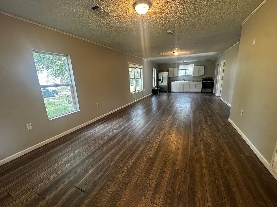1st image of 502 W 4th St