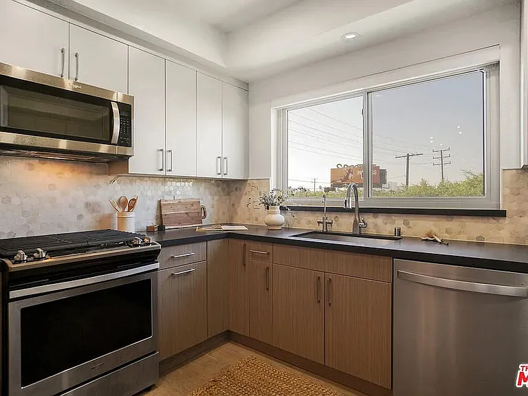 166 S Hayworth Ave #201 — Photo 15