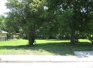 1st image of 2514 Wayne Dr
