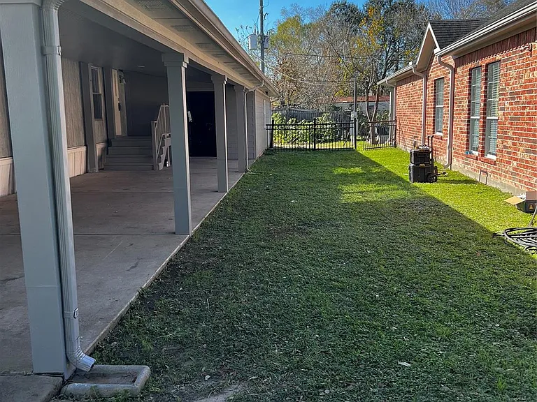3902 Marzia Ave — Photo 2
