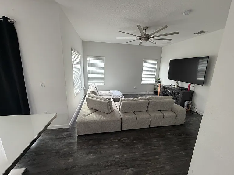 813 Landmark Hills Dr — Photo 12