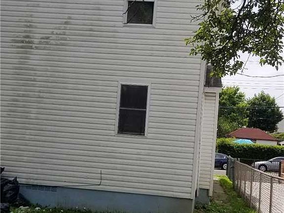 4th image of 10511 193rd St