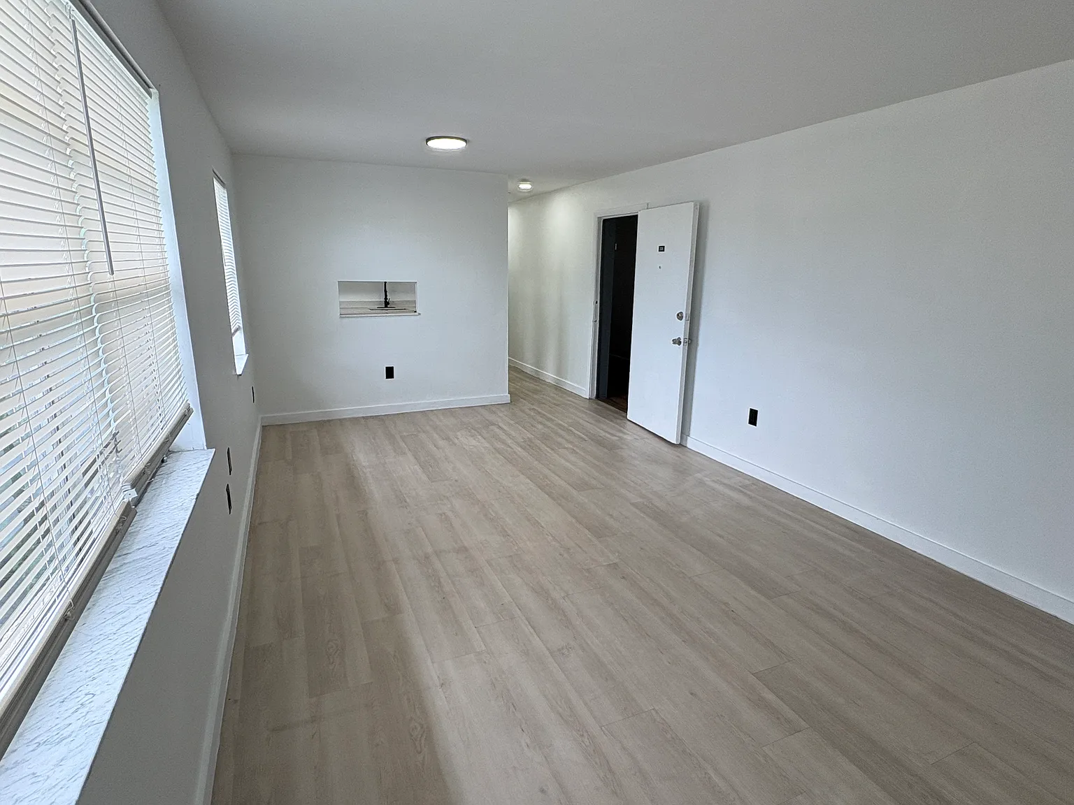 2 bed, 900 sqft, $1,900 — Photo 3