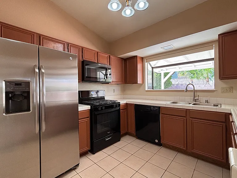 1588 Yellowwood Dr — Photo 8