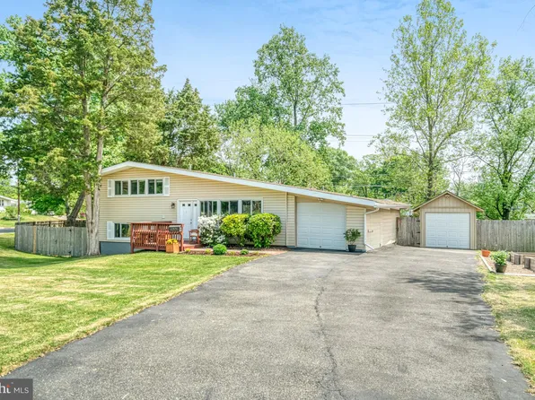 4001 Ivanhoe Ln, Alexandria, VA 22310