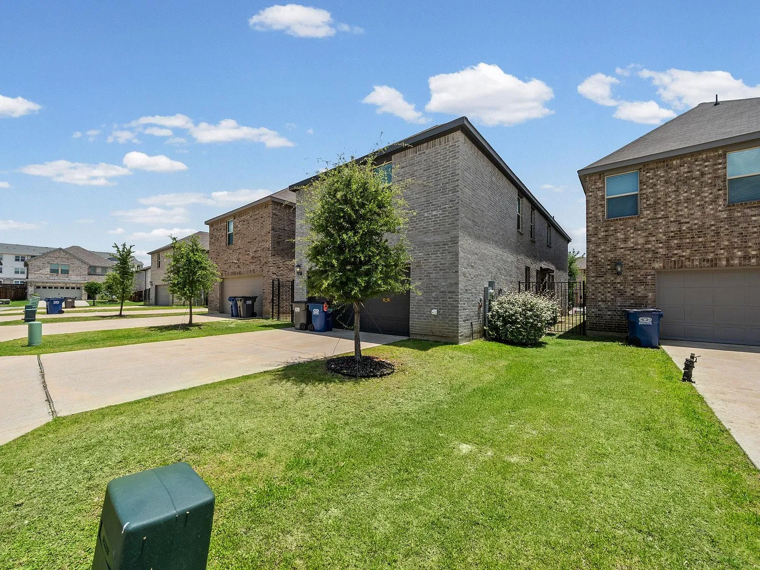 4 bed, 2525 sqft, $2,800 — Photo 4