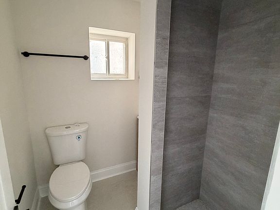 3rd image of 1420 W Porter St Floor 3
