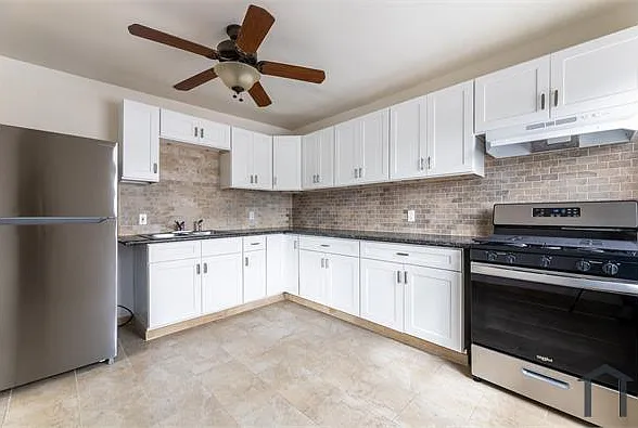 5873 1/2 Bonsallo Ave — Photo 1