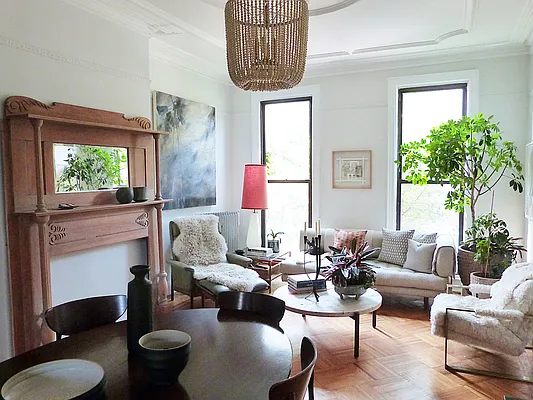 Rented by BLS Realty | media 32