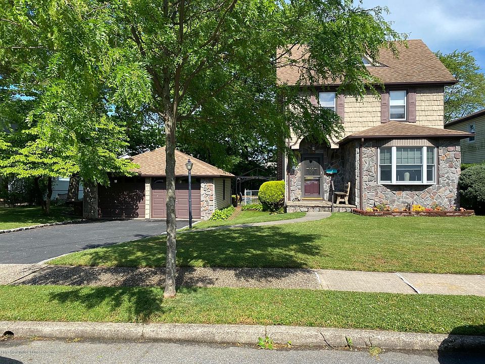 1st image of 825 Carlton Blvd