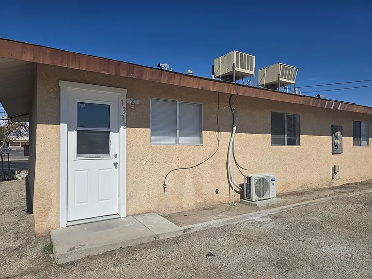 1332 N Norma St — Photo 2