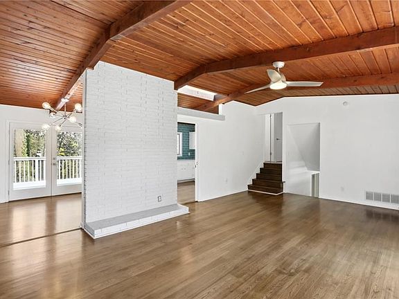 5th image of 3684 Northlake Dr