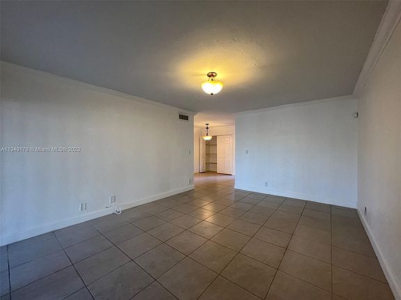 4th image of 13707 Kendale Lakes Cir #109