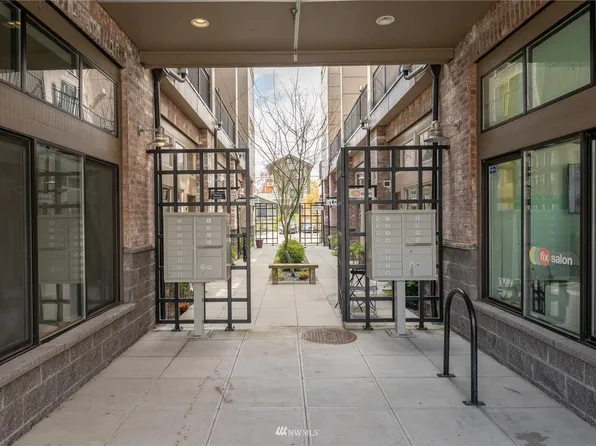 6019 Roosevelt Way NE, Seattle, WA 98115