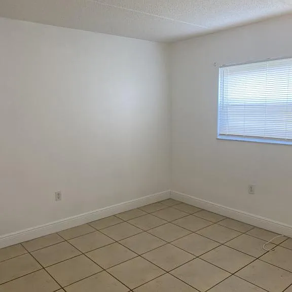730 Michigan Ct — Photo 10