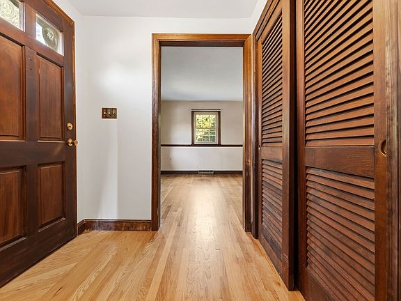 5th image of 250 E Lothrop St