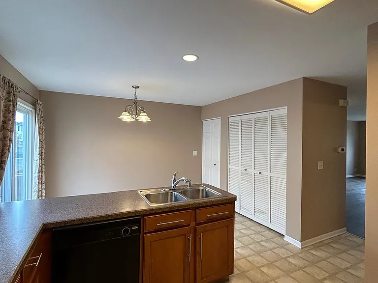 24427 John Adams Dr — Photo 10