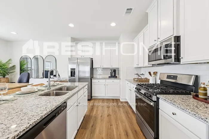 3 bed, 2.5 bath, 1765 sqft, $2,199 — Photo 4