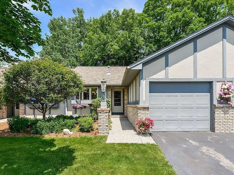 1st image of 3008 Kay Dr SE