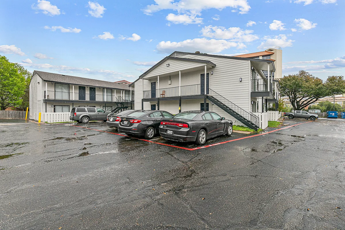 Building Photo - Winding Way Apartments