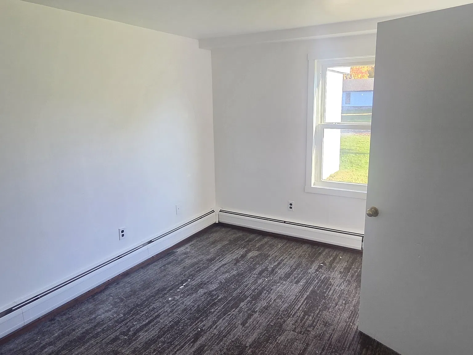 39 Clinton Ave — Photo 2