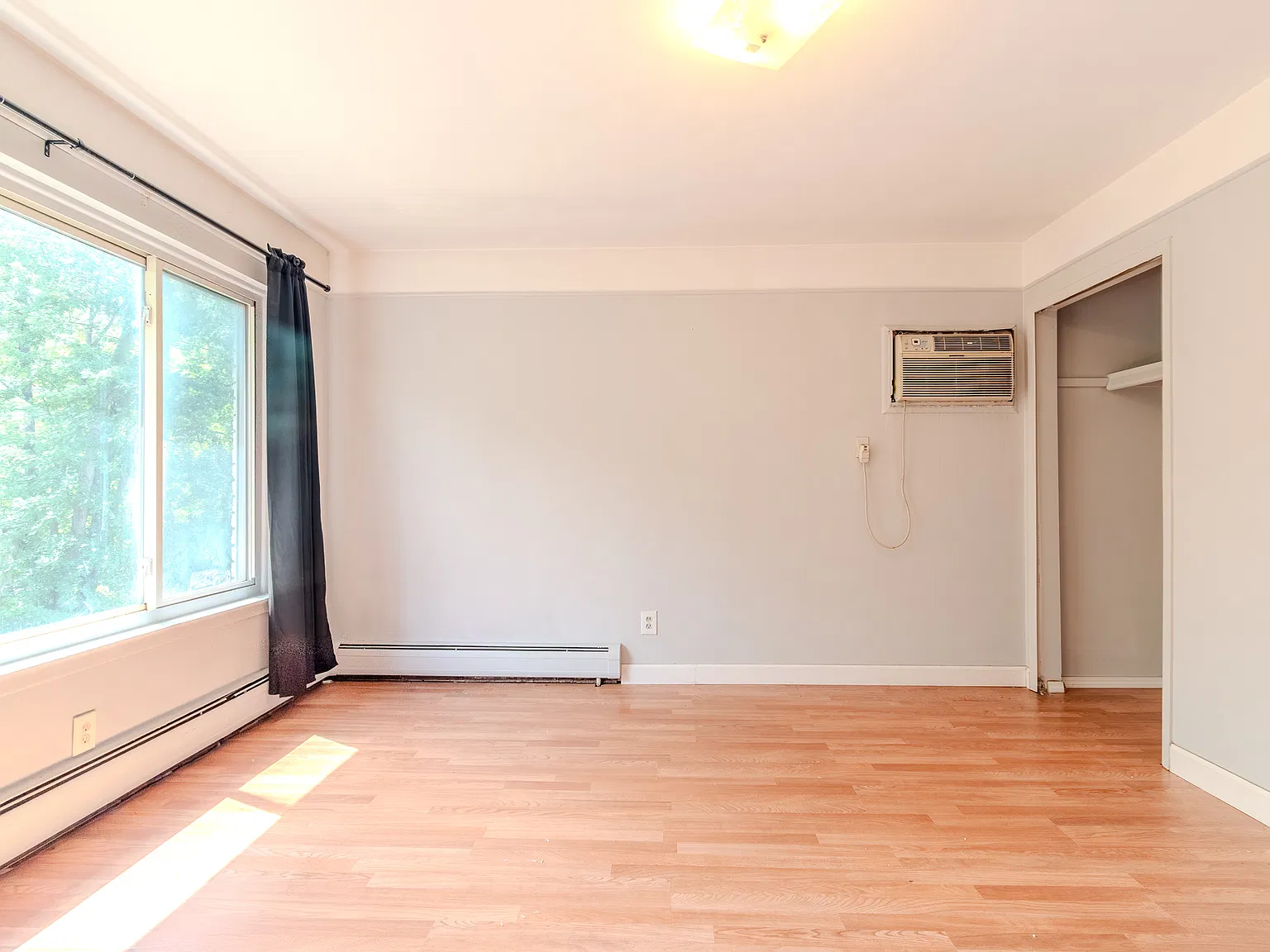 1 bed, 700 sqft, $1,050 — Photo 2