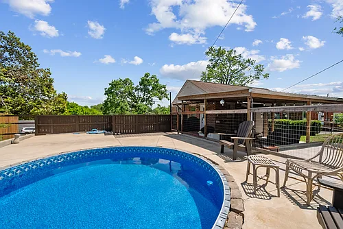 332 Tamworth Dr Photo 1