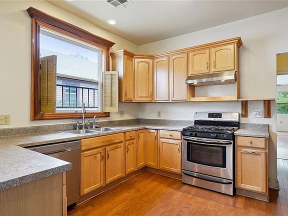5th image of 3621 Fairmont Dr
